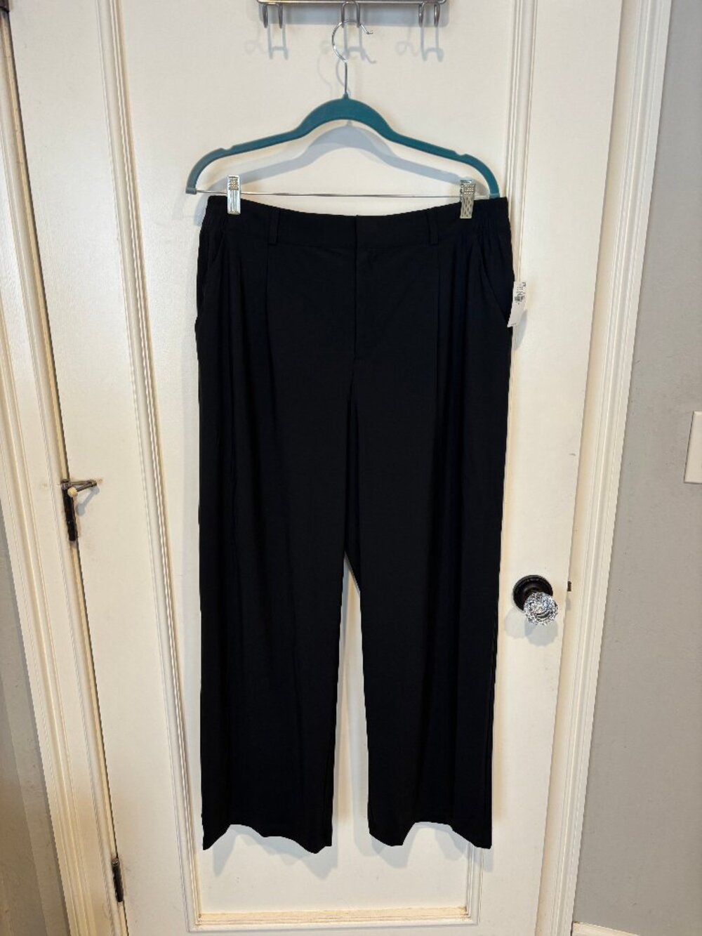 NWT Old Navy Black, High-Rise, Full-Length Sleektech Pants (L)